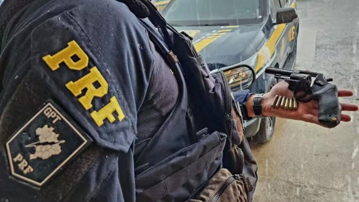 Detido homem que tentou esconder revólver roubado de empresa de segurança em 2011. Reprodução: ig.com.br