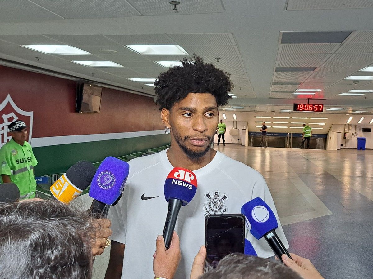 Goleiro se defende das vaias da torcida após erro em partida do Flamengo. Reprodução: Globo