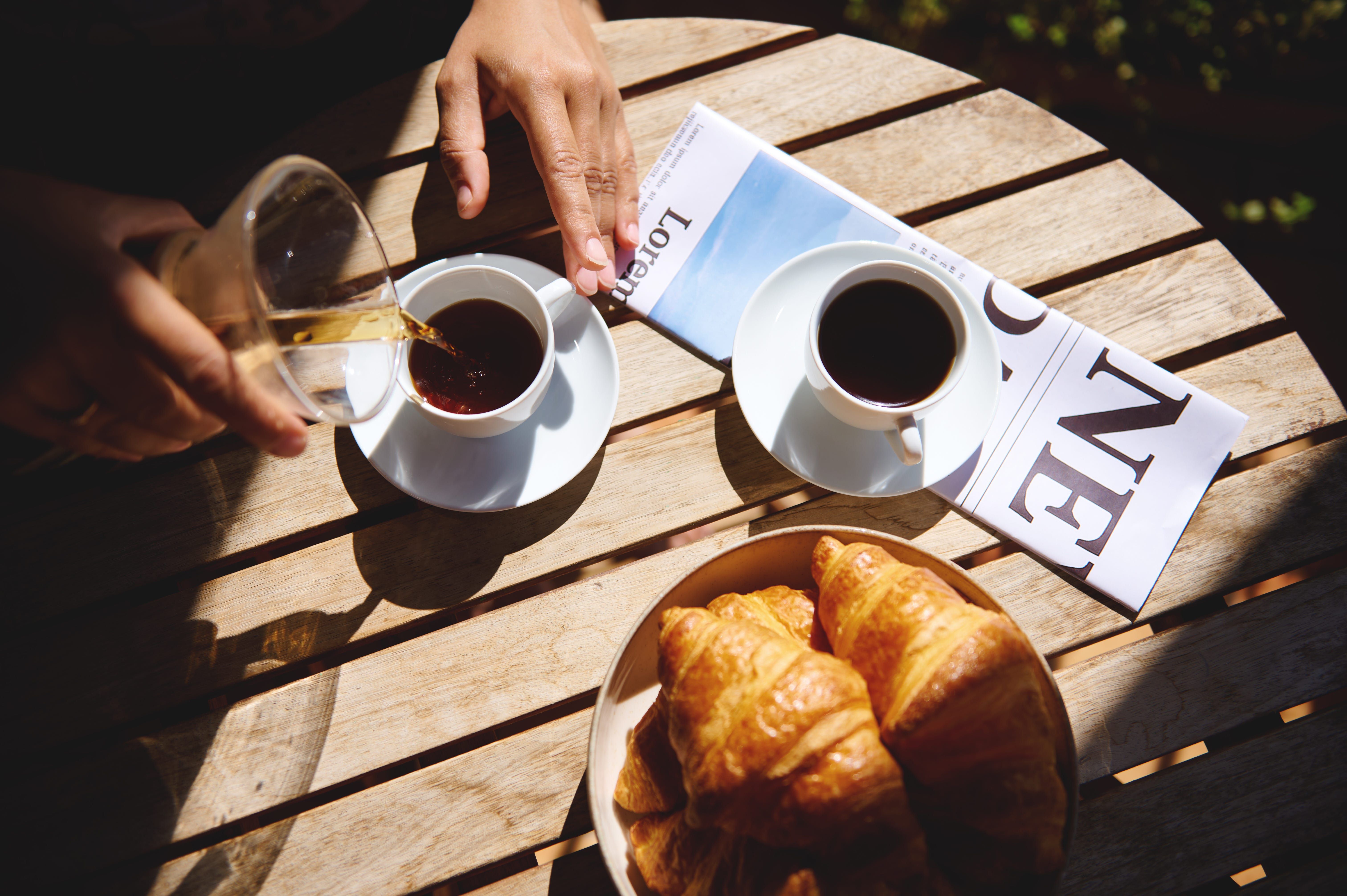 Café da manhã com iogurte grego, frutas e nozes é uma opção rica em proteína. Legenda da imagem. Reprodução: Business Insider