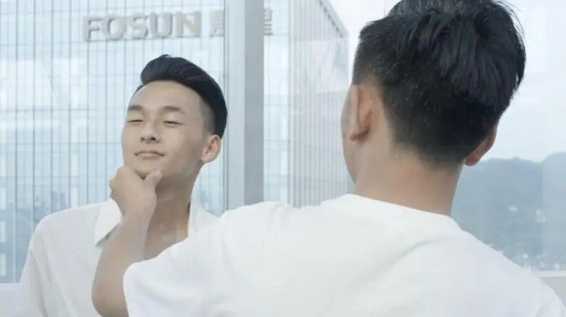 Homens enfrentam dificuldades para encontrar parceiras na China, refletindo sobre as pressões sociais no documentário 'The Dating Game'. Reprodução: BBC