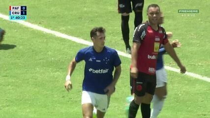 Juan Ignacio Dinenno, do Cruzeiro, marca gol de cabeça em partida contra o Pouso Alegre. Reprodução: Globo