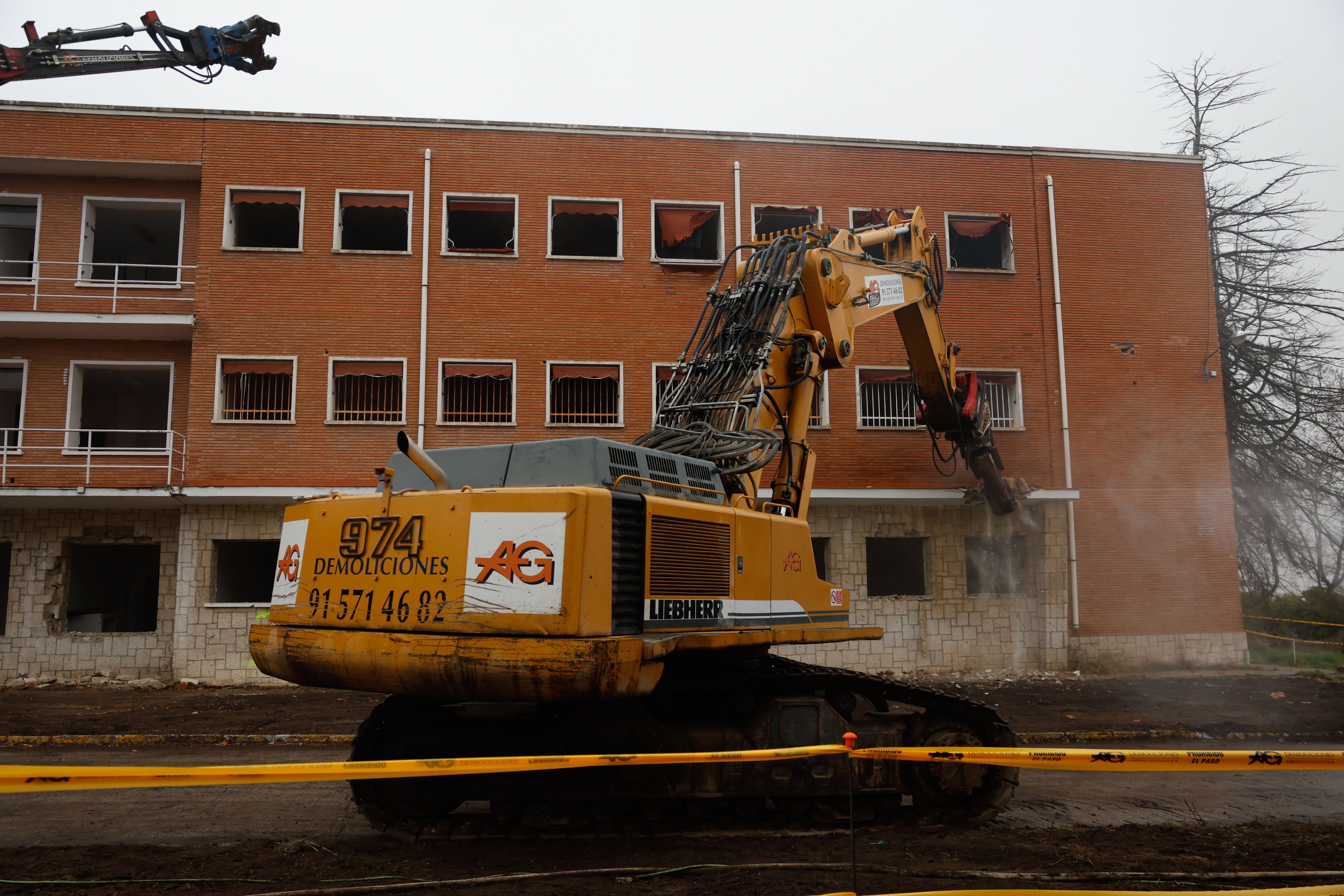 Pessoas discutem medidas governamentais para reduzir o aluguel.. Reprodução: Elpais