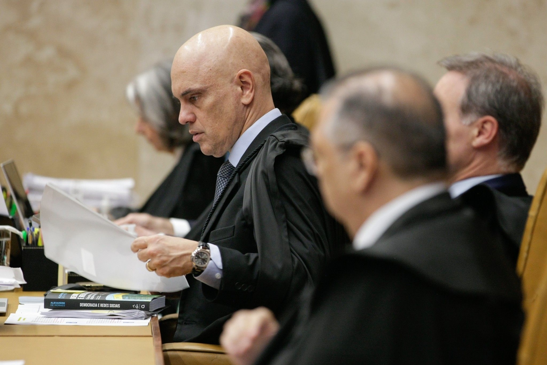 Ministro Alexandre de Moraes suspende aumento do IOF e mantém alíquotas inalteradas. Reprodução: Globo