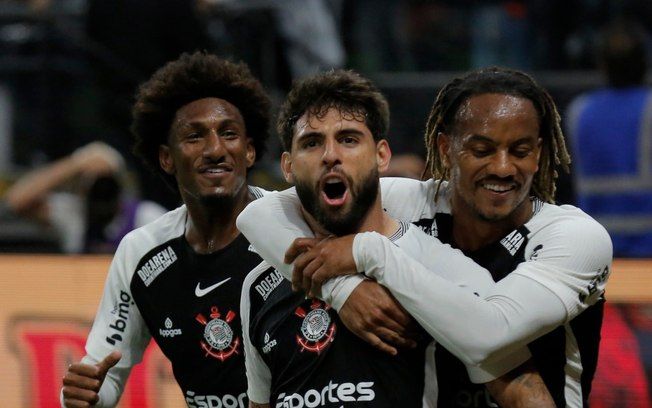 Yuri Alberto celebra gol com homenagem à possível gravidez da companheira. Reprodução: ESPN Brasil