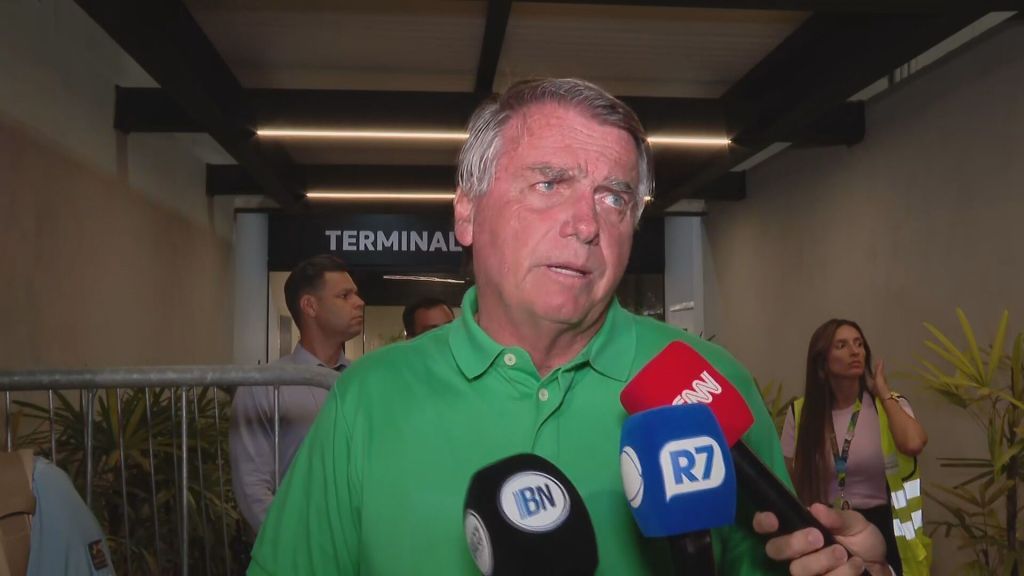 Bolsonaro critica acusações de golpe e investigações