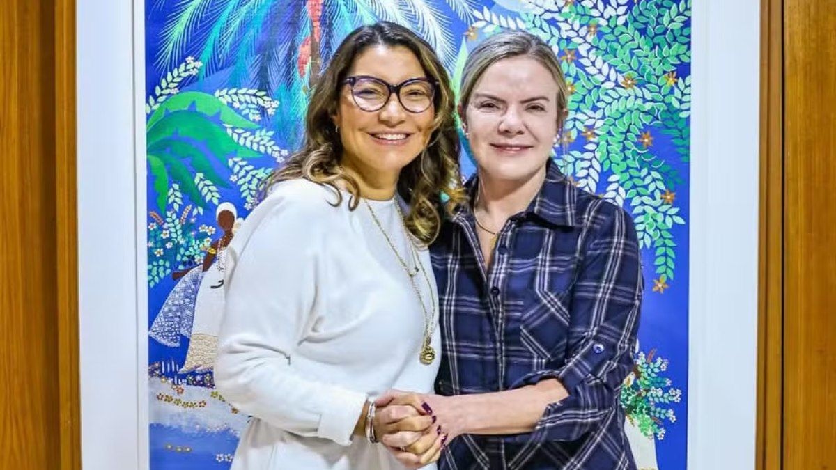 Primeira-dama e ministra posam juntas em evento público. Reprodução: Último Segundo