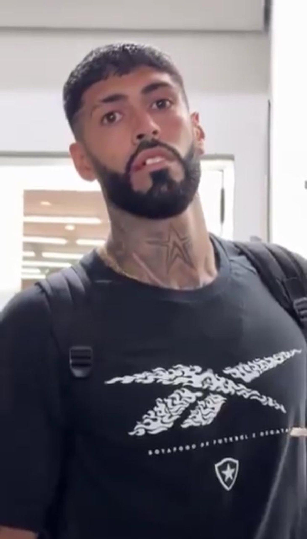 Confusão em Flamengo x Botafogo resulta em dente perdido