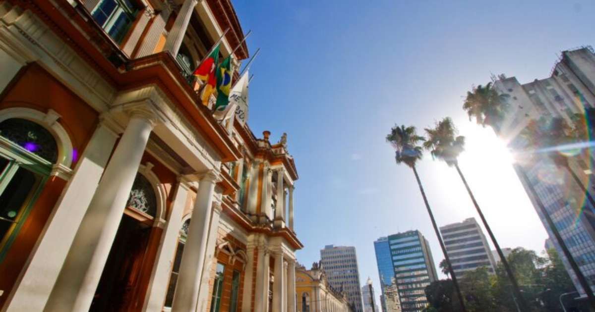 Terceiro dia de desfiles do Carnaval 2025 no RJ