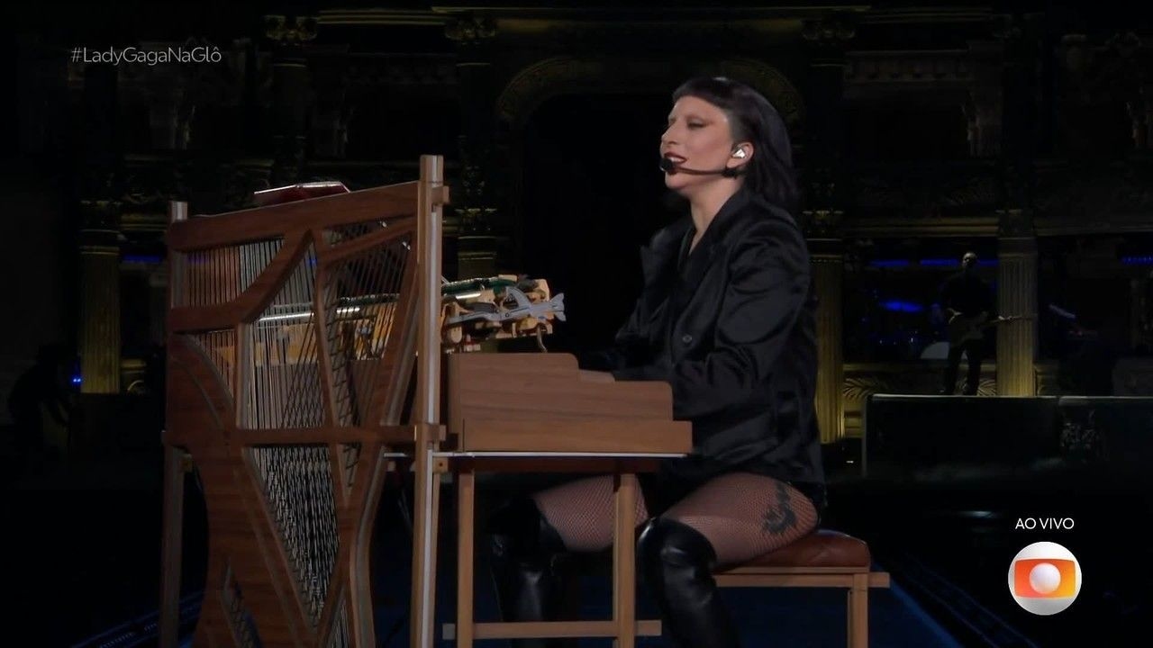 Cantora retorna ao Brasil com turnê 'Mayhem', animando fãs após uma longa espera. Reprodução: Globo