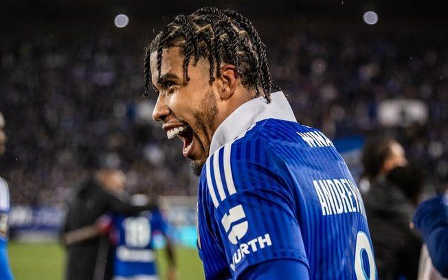 Andrey Santos se destacou no Strasbourg com 34 partidas, 11 gols e 116 desarmes na temporada. Reprodução: Esporte IG