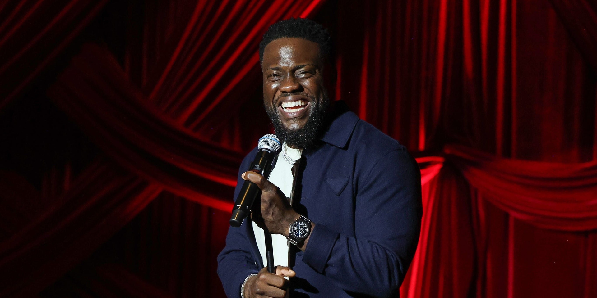 Kevin Hart se apresenta no Coramino Live Lounge, em Los Angeles, durante sua turnê 'Acting My Age'. Reprodução: Kevin Mazur/Kevin Mazur /Getty Images for Airbnb