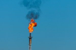 Petróleo fecha em queda e despenca 17% em maio com perspectiva de EUA-Irã
