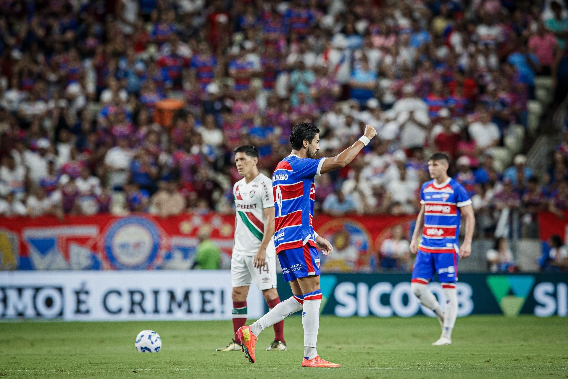 Lucero Faz História Com Primeiro Gol do Brasileirão 2025