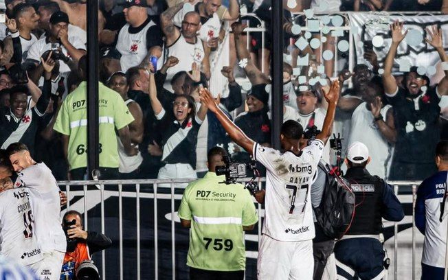 Torcedores do Vasco exaltam Rayan após sua destacada atuação na classificação. Reprodução: iG Esporte