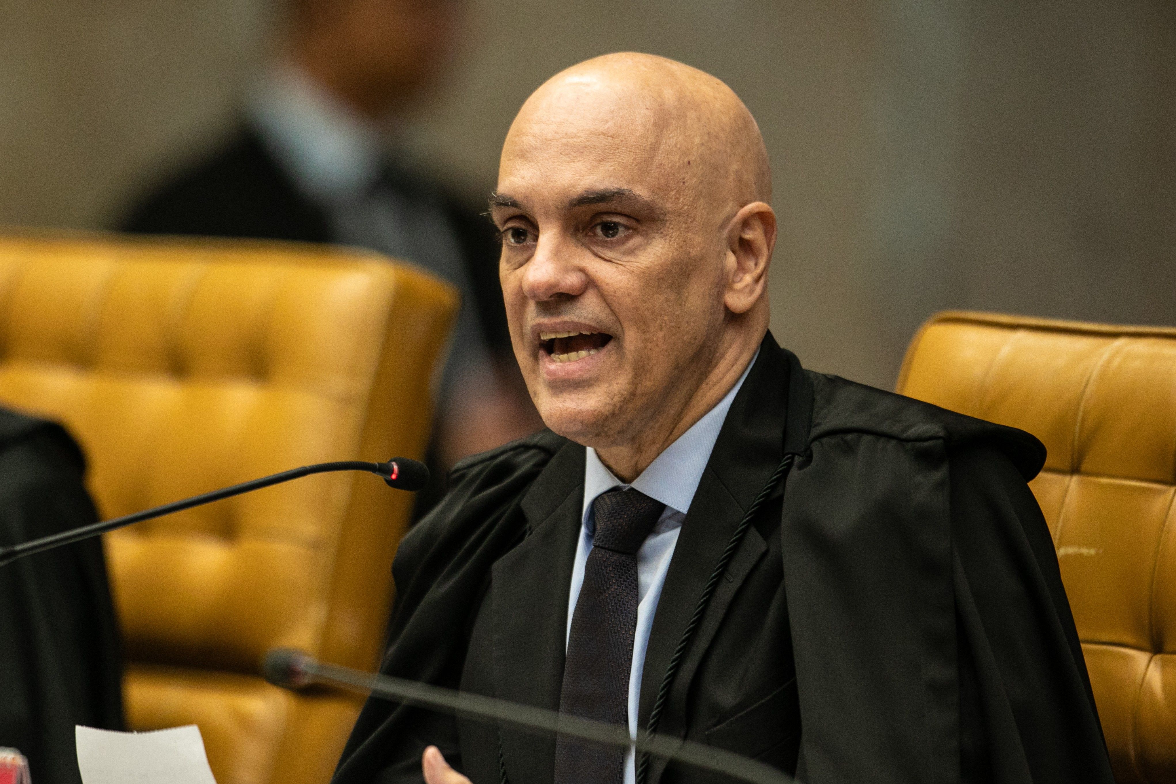 Militares trocam fardas por roupas civis durante interrogatórios determinados por Alexandre de Moraes.; Legenda da imagem. Reprodução: Globo