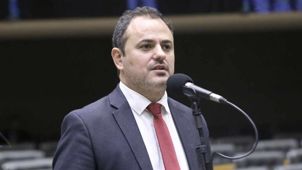 Deputado é acusado de quebra de decoro após expulsar uma pessoa do Congresso Nacional; Legenda da imagem. Reprodução: CNN Brasil