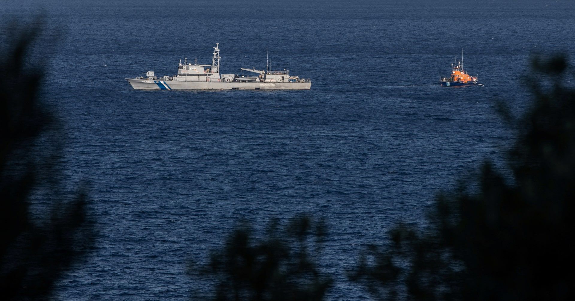 Crianças desnutridas identificadas em acampamento de migrantes na ilha grega de Samos. Reprodução: Reuters