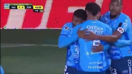 John Kennedy marca gol pelo Pachuca na partida contra o Pumas. Reprodução: Globo