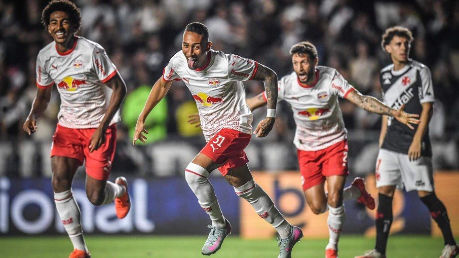 Bragantino celebra vitória histórica sobre o Vasco, assumindo a liderança do Brasileirão. Reprodução: iG