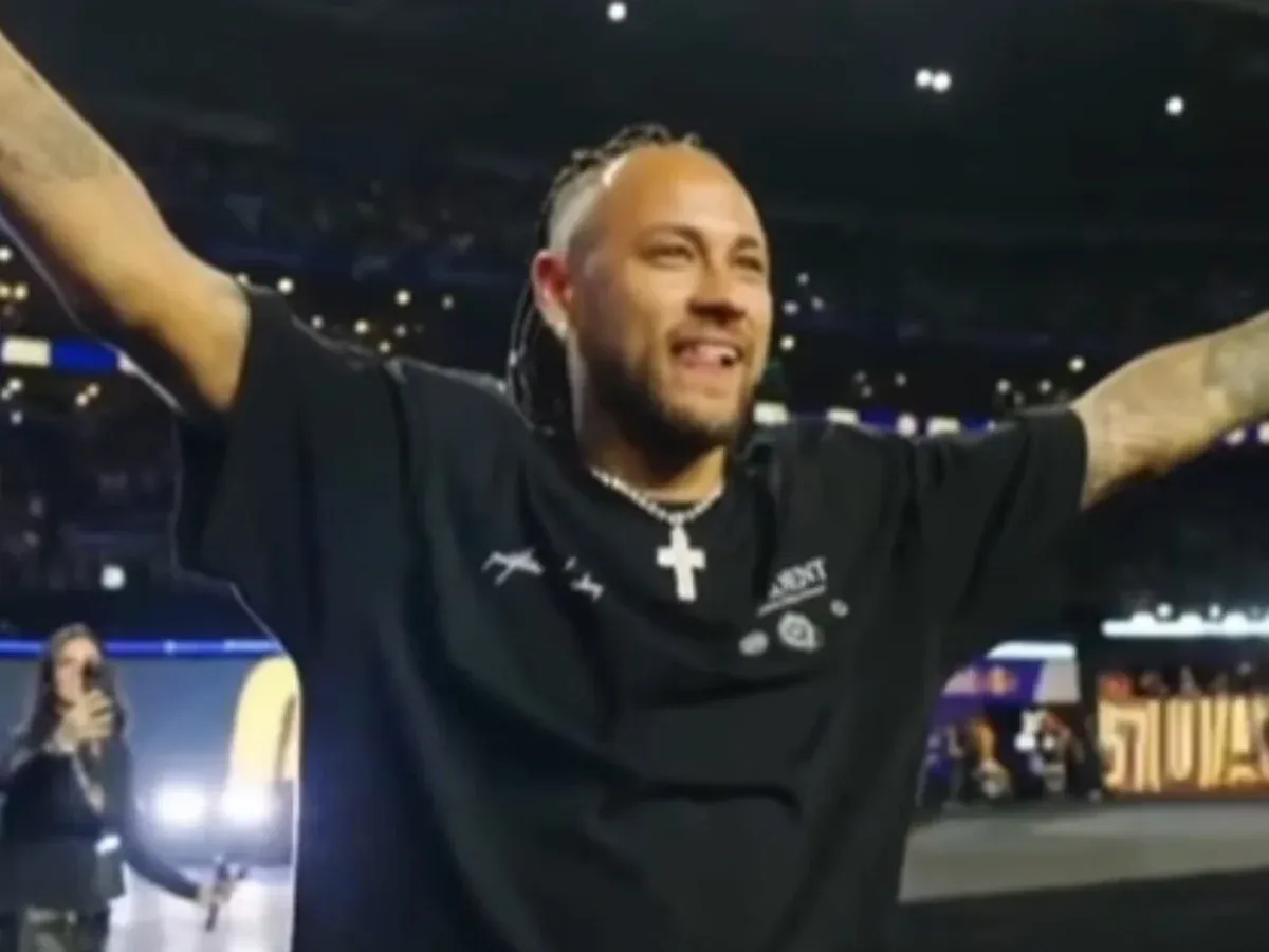 Neymar celebra a conquista da Fúria na Kings League, destacando seu papel no torneio. Reprodução: Gavea News