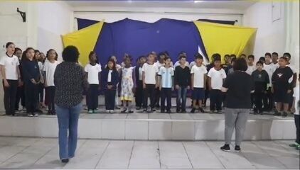 Diretor da EMEF Espaço de Bitita, Claudio Marques, em debate na USP, enfrenta possível afastamento. Legenda da imagem. Reprodução: Globo
