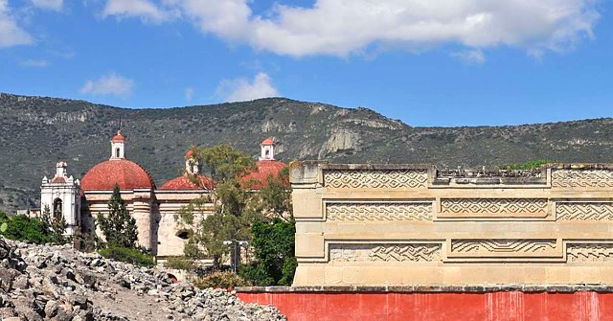 Descoberta de túneis ocultos na igreja em Mitla