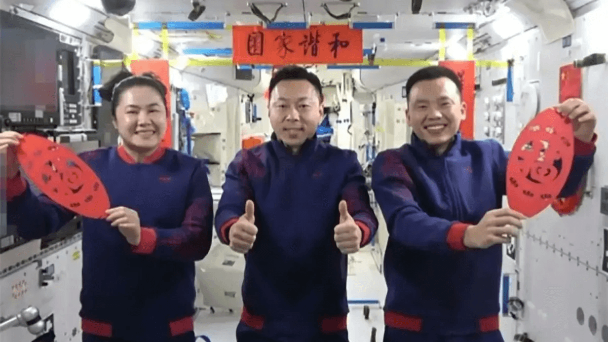 Astronautas celebram Ano Novo Chinês na estação Tiangong