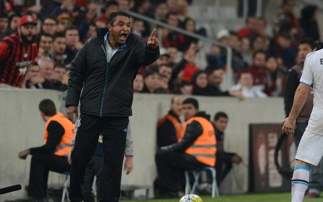 Roger Machado, novo técnico do São Paulo, é apresentado ao elenco.. Reprodução: Esporte