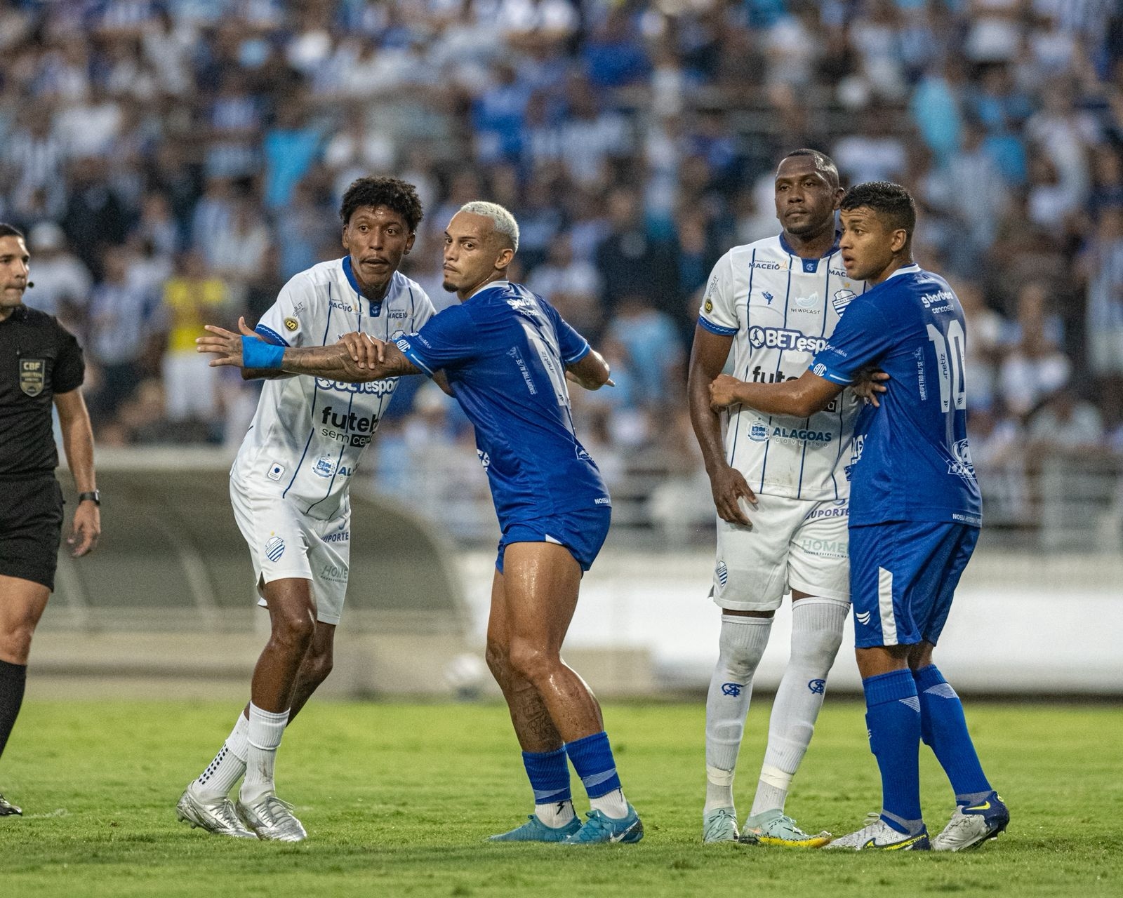 CSA e Confiança empatam sem gols em jogo chuvoso no Estádio Rei Pelé. Reprodução: Paulo Chancey Junior