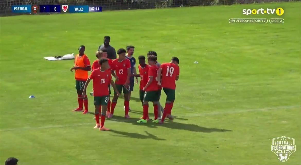 Cristiano Ronaldo Jr. faz seu primeiro gol pela seleção portuguesa sub-16, na vitória sobre País de Gales, em Antalya. Reprodução: Retorno do item 11