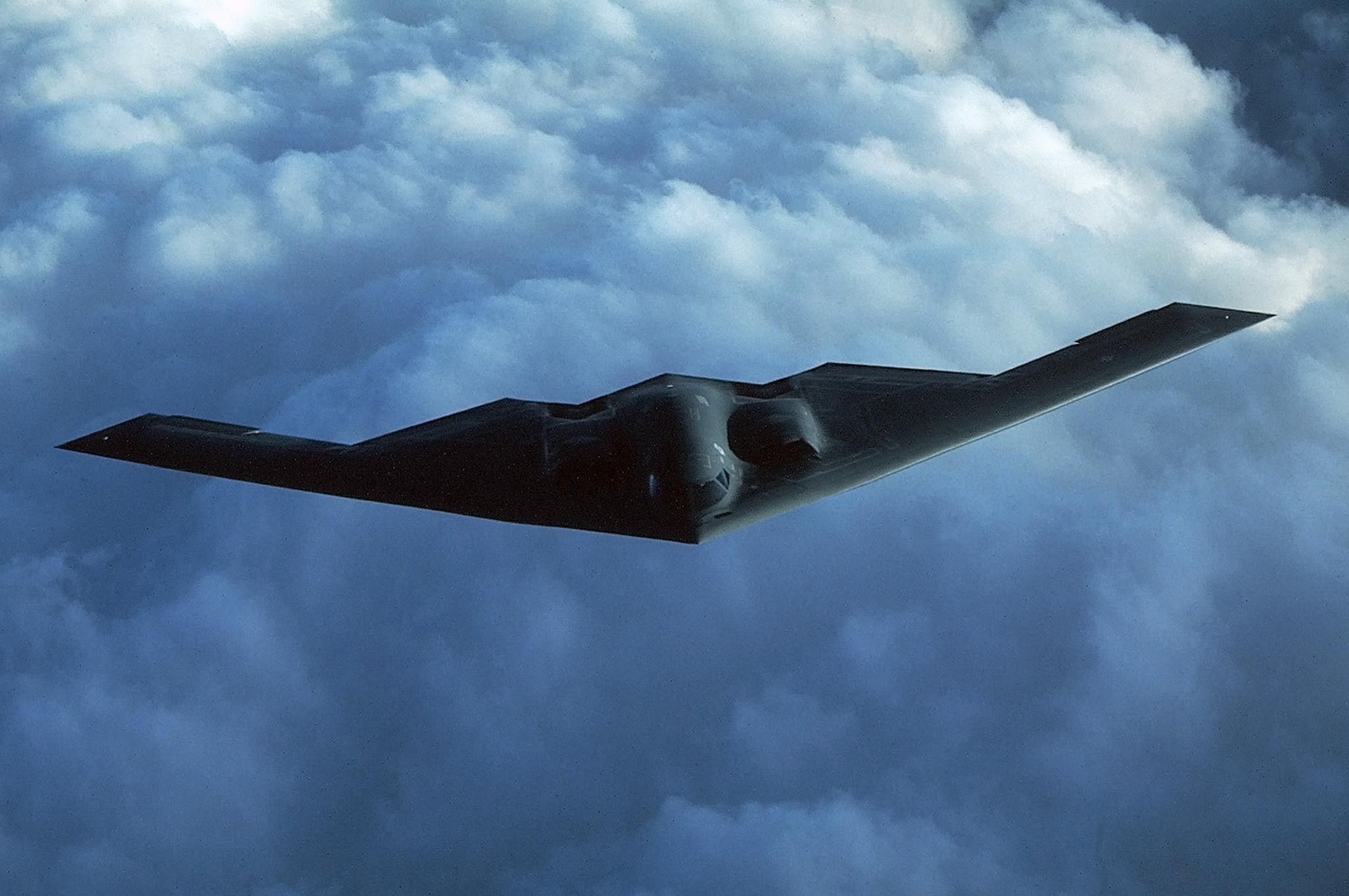 Bombardeiros B-2 em rota para a Base Naval de Guam, capazes de atacar instalações nucleares no Irã. Reprodução: Globo