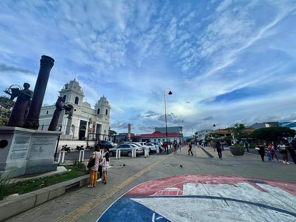Cachoeira Oropéndola na propriedade do Hacienda Guachipelín, na Costa Rica. Reprodução: Folha de Pernambuco