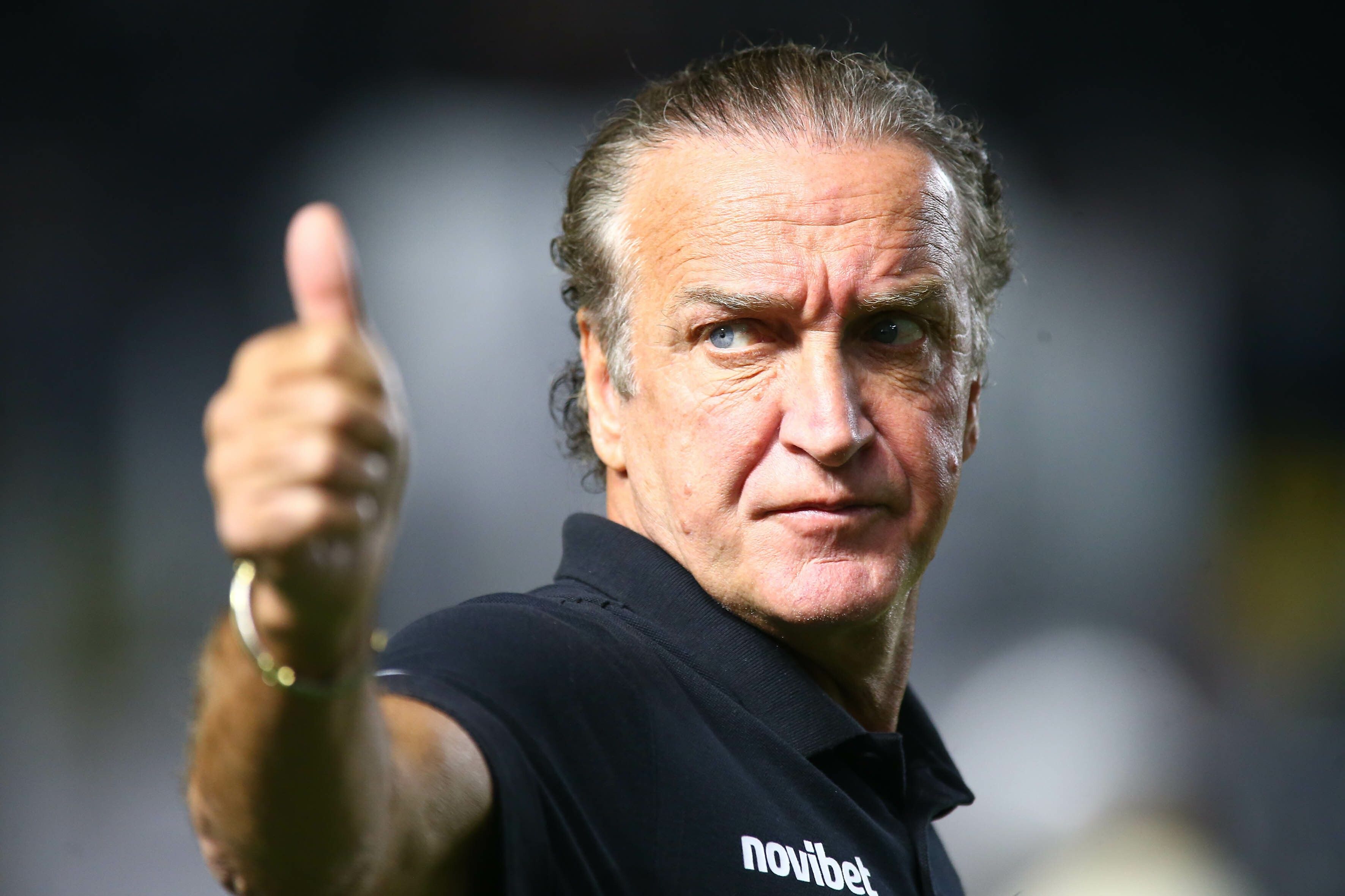 Neymar e Gabigol celebram vitória do Santos; Cuca acompanha o fôlego da dupla.. Reprodução: Ge