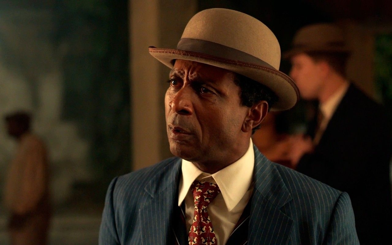 Asdrúbal descobre incêndio criminoso e encontra pista que leva a Sandra. Reprodução: Gshow