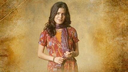 Julia Dalavia, aos 27 anos, é a protagonista Clarice na nova série 'Dias Perfeitos'. Legenda da imagem. Reprodução: Gshow.