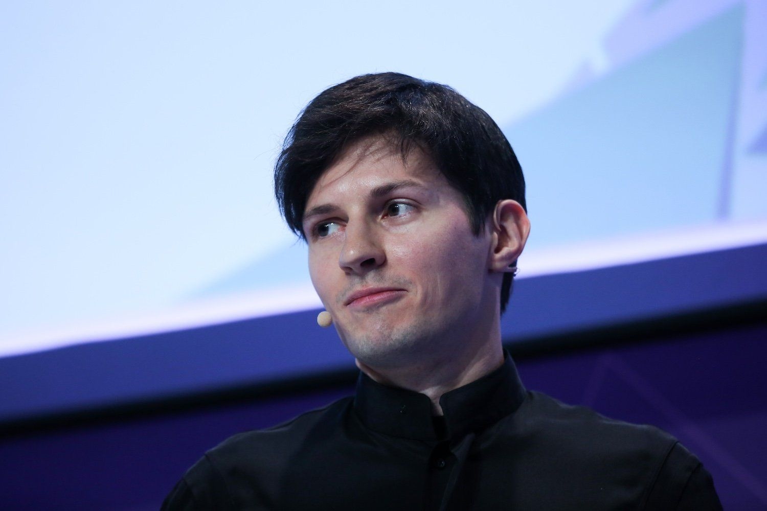 Pavel Durov, CEO do Telegram, discute inovações em conferência. Reprodução: Gizmodo.