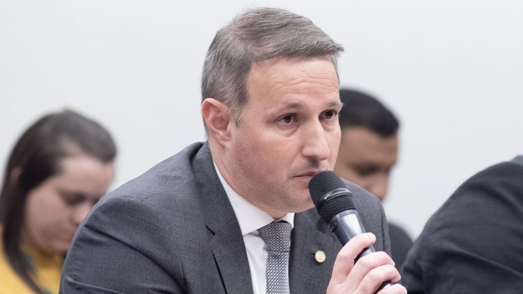 Ciro Gomes Se Lança no Senado em 2026 Após Derrota