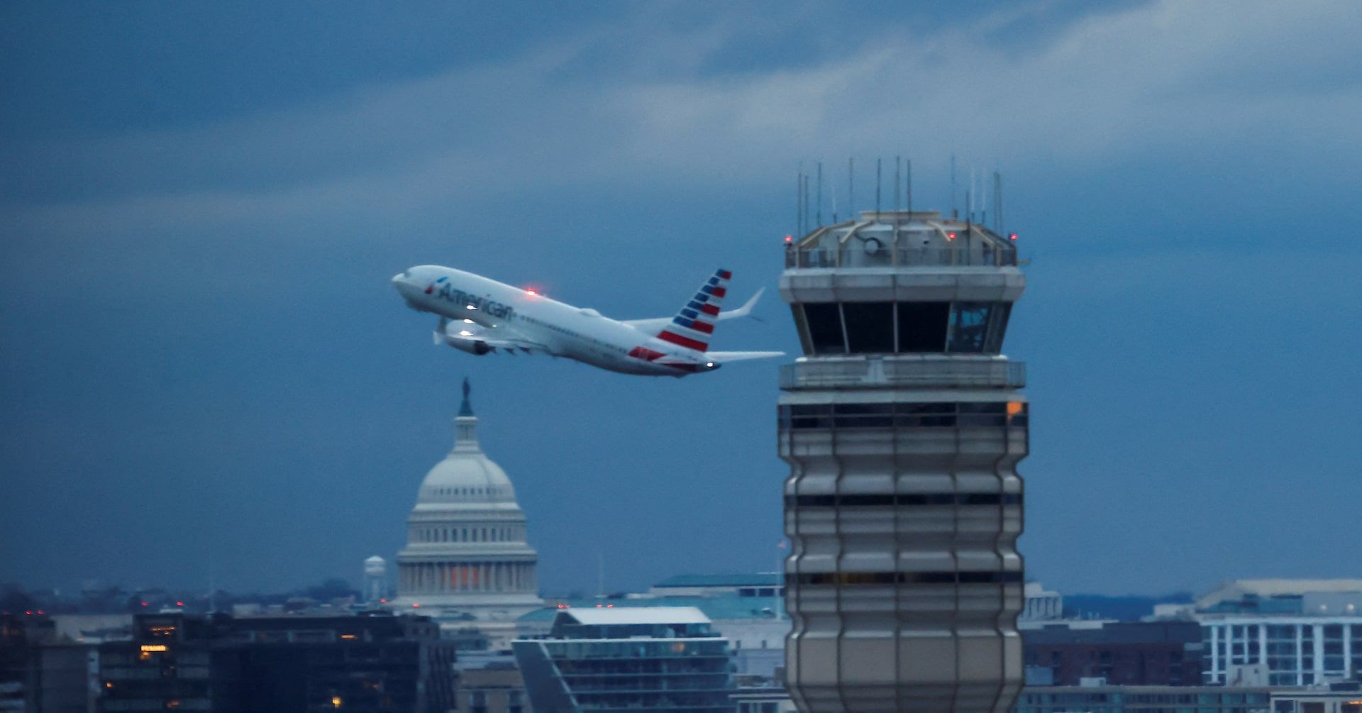 FAA inicia medidas para evitar colisões entre helicópteros e aviões em Las Vegas.; Reprodução: Reuters