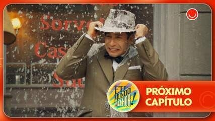 Celso é surpreendido e fica sem roupa em uma cilada de Zulma, em Êta Mundo Melhor! Legenda da imagem. Reprodução: Globo