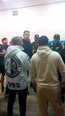 Jogadores do Atlético-MG enfrentam cobrança da torcida após derrota para o Palmeiras. Reprodução: Globo