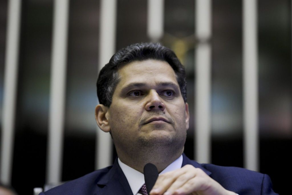 Senado suspende sessões enquanto Câmara agenda votações