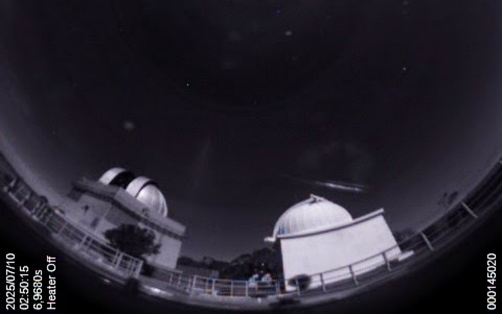 Rastro de luz no céu do Sul de Minas é causado por lixo espacial. Reprodução: Globo