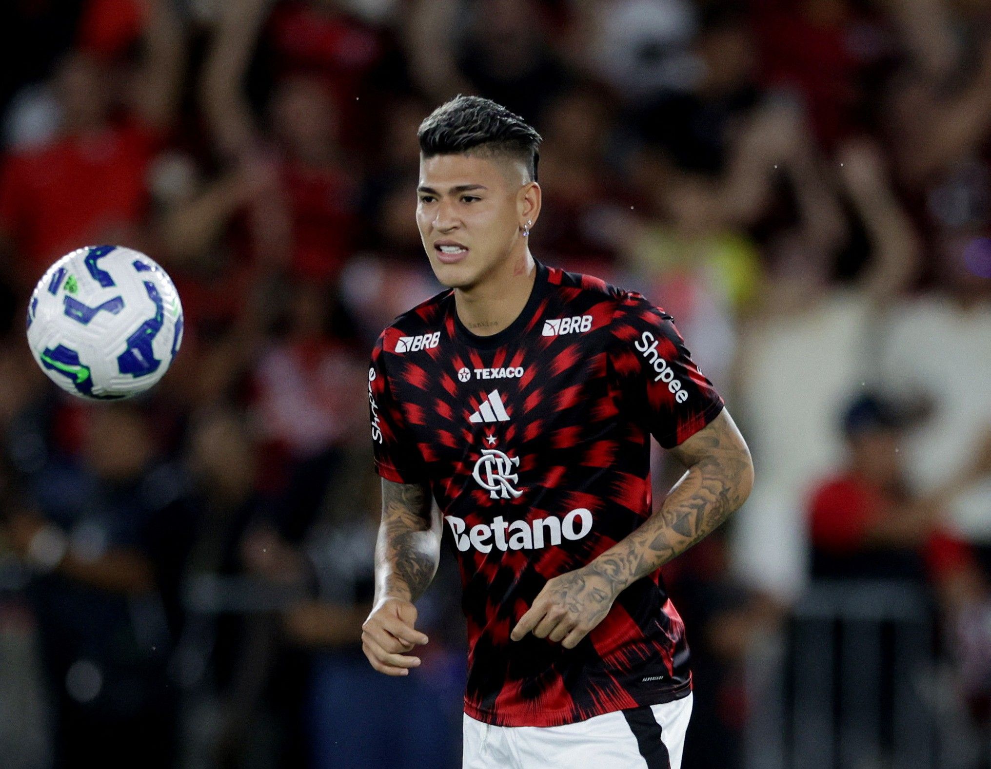 Carrascal retorna ao Flamengo em busca de protagonismo na Libertadores, enfrentando o Independiente Medellín. Fonte: Globo Esporte