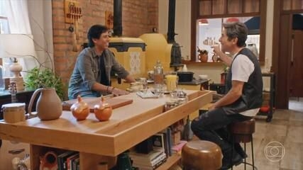 Santiago revela na TV que seu verdadeiro nome é Henzzo. Legenda da imagem. Reprodução: Globo