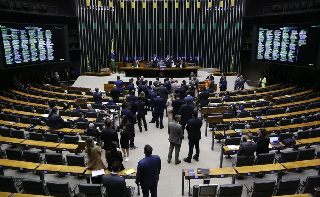 Plenário da Câmara dos Deputados durante anúncio de novas secretarias. Reprodução: CNN Brasil