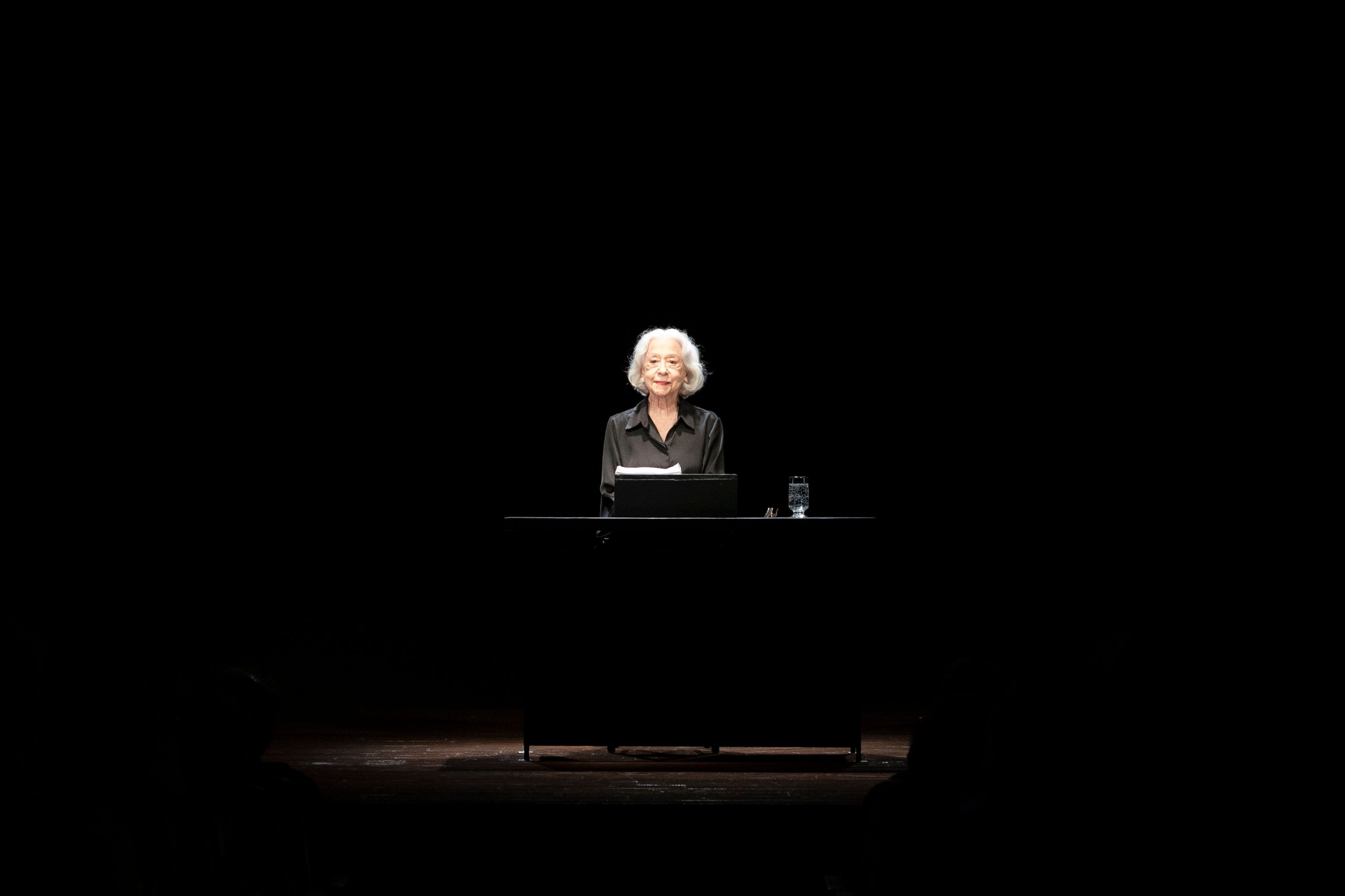 Fernanda Montenegro, aos 96 anos, anuncia apresentações no Teatro Multiplan e turnê pelo Brasil. Reprodução: Globo