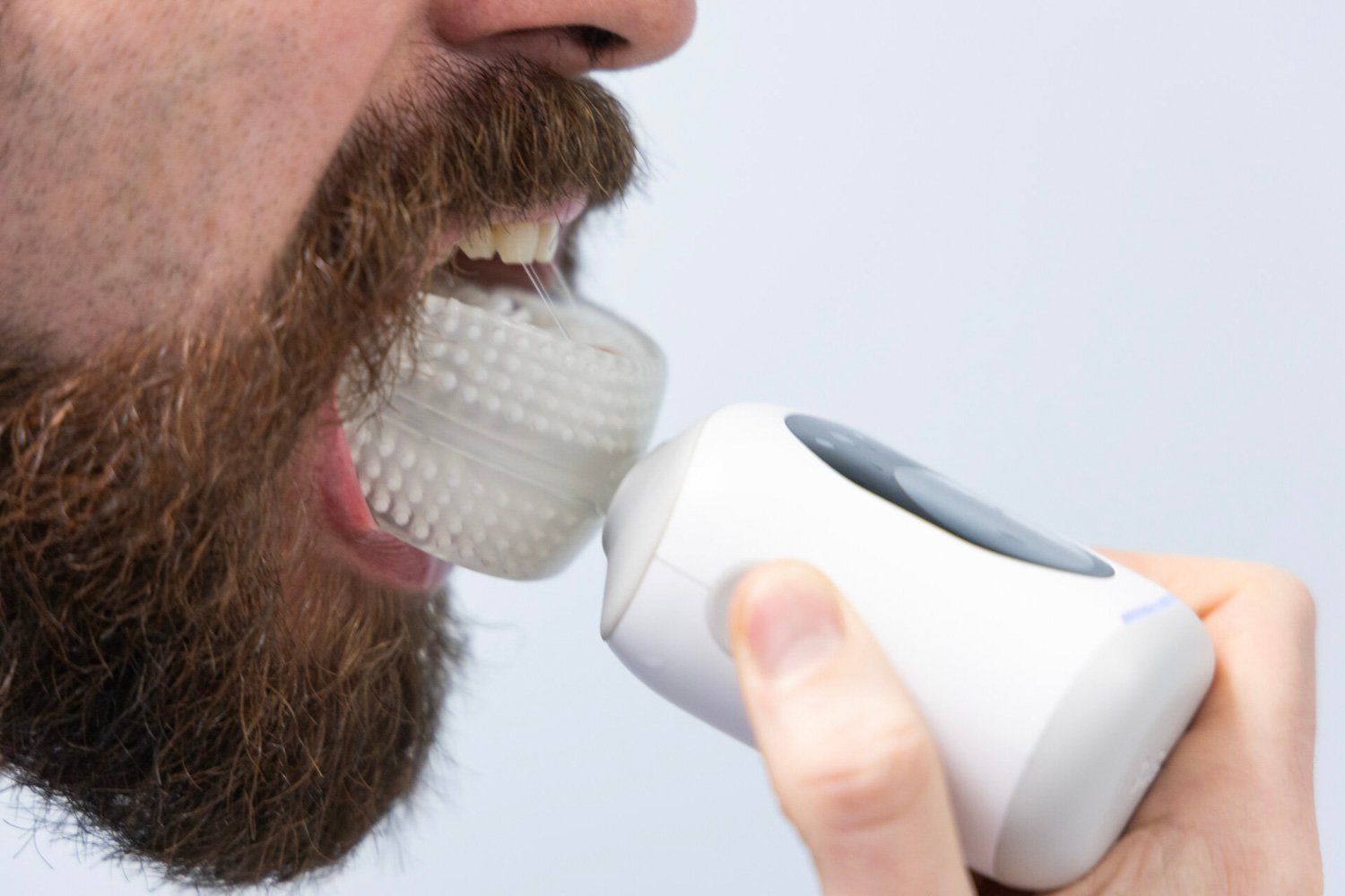 Feno: escova elétrica que promete escovar todos os dentes de uma vez.; Reprodução: Gizmodo