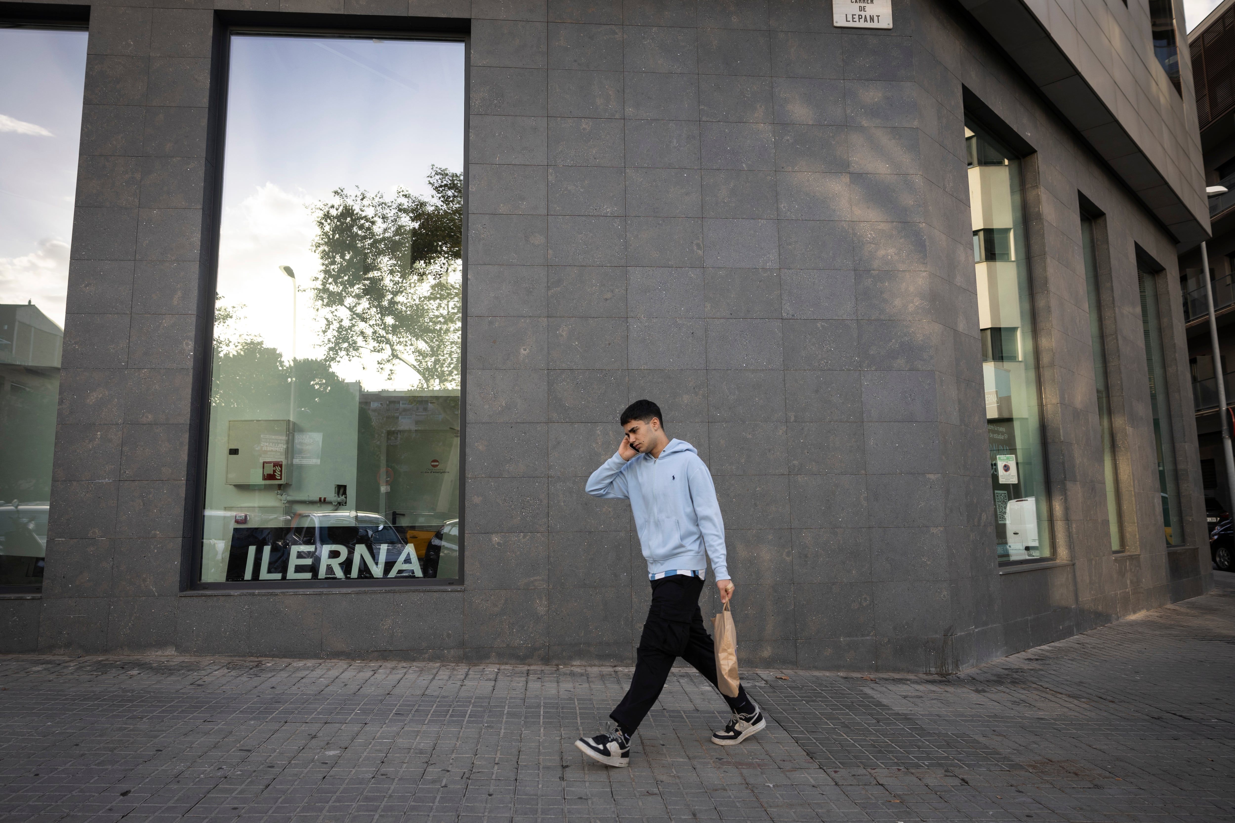 Centro da Ilerna em Barcelona, alvo de regularização de docentes. Legenda da imagem. Reprodução: Retorno do item 11