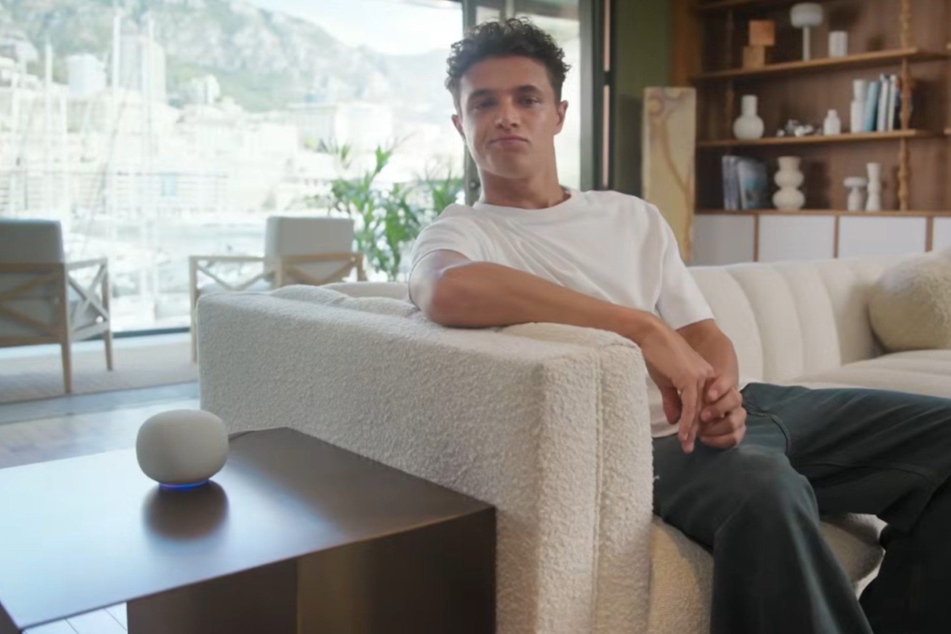 Novo alto-falante inteligente da Google, relacionado à atualização Gemini para lar. Reprodução: Gizmodo