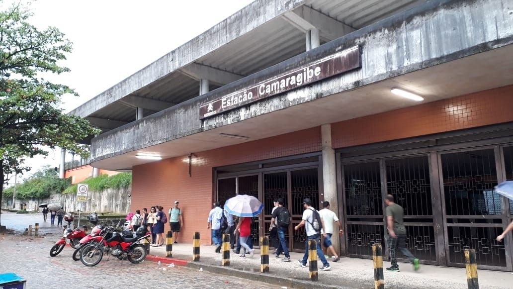 Homem morre após mal súbito em trem do Metrô do Recife. Reprodução: TV Globo